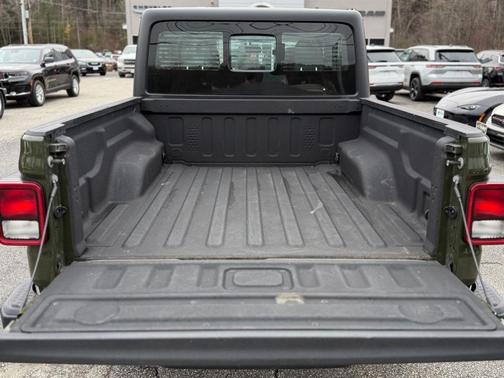 2024 Jeep Gladiator Sport