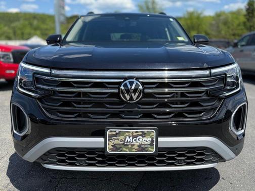 2024 Volkswagen Atlas 2.0T Peak Edition SEL
