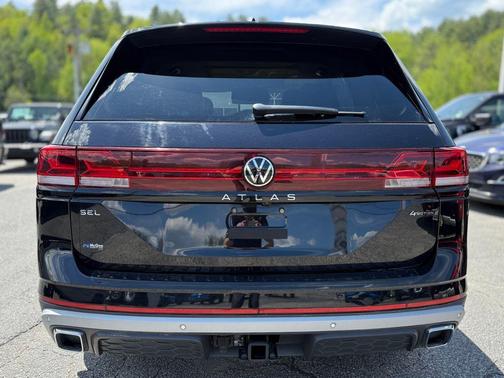2024 Volkswagen Atlas 2.0T Peak Edition SEL