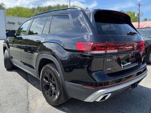 2024 Volkswagen Atlas 2.0T Peak Edition SEL