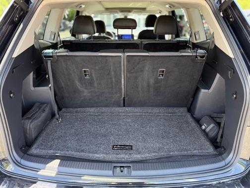 2024 Volkswagen Atlas 2.0T Peak Edition SEL