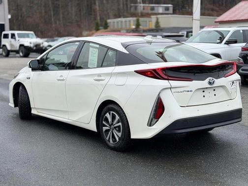 White 2017 Toyota Prius Prime Advanced