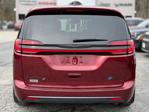 Velvet Red Pearlcoat 2023 Chrysler Pacifica Hybrid Limited