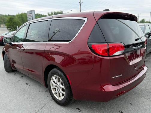 2023 Chrysler Voyager LX