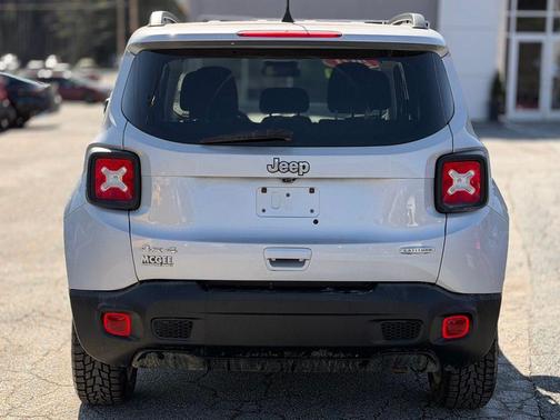 Glacier Metallic 2021 Jeep Renegade Latitude