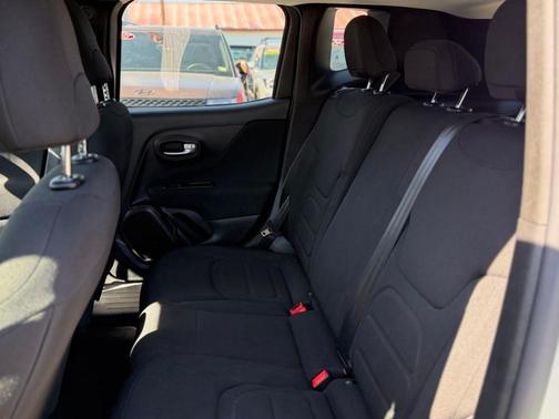 Glacier Metallic 2021 Jeep Renegade Latitude