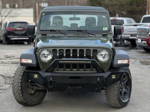 2021 Jeep Gladiator Sport
