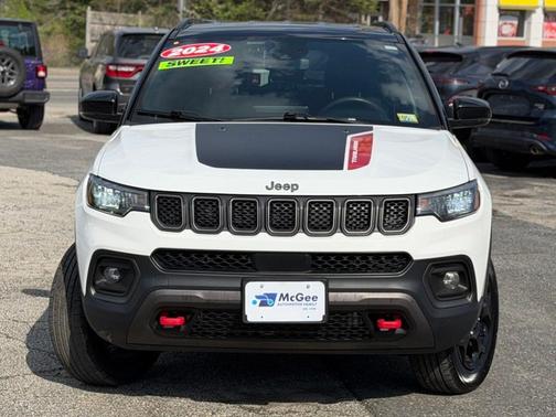 Bright White Clearcoat 2024 Jeep Compass Trailhawk