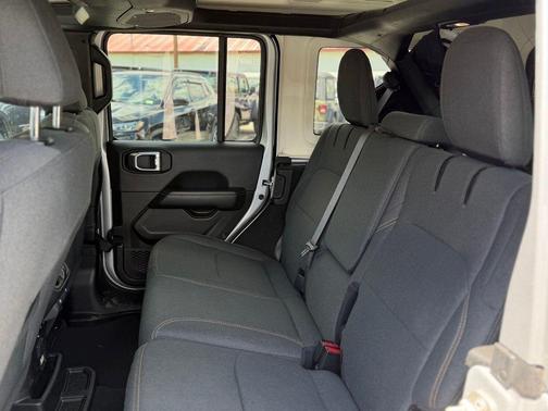 Silver Zynith Clearcoat 2024 Jeep Wrangler 4xe Sahara