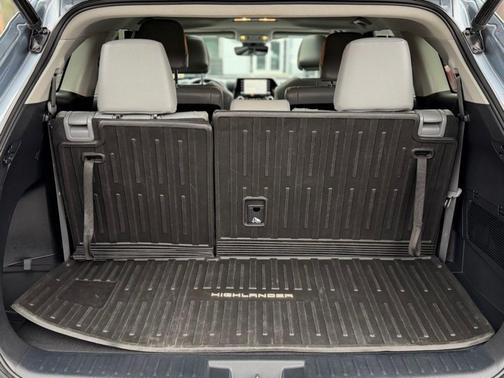 Gray 2022 Toyota Highlander XLE