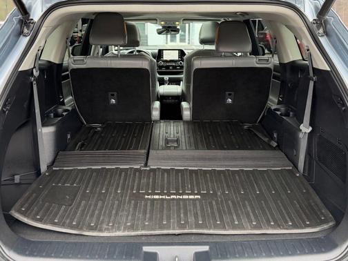 Gray 2022 Toyota Highlander XLE