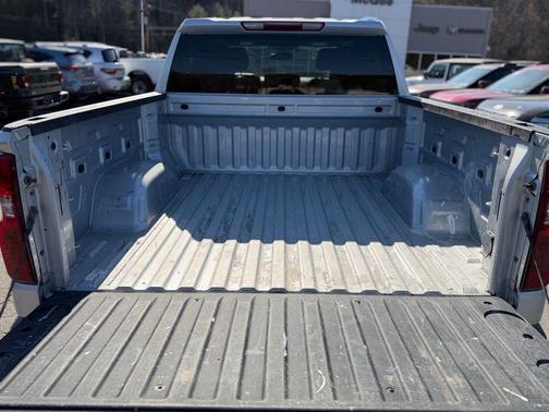 Silver Ice Metallic 2022 Chevrolet Silverado 1500 LT