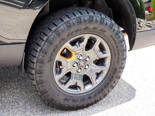 SHADOW BLACK 2023 Ford Maverick XLT ADVANCED