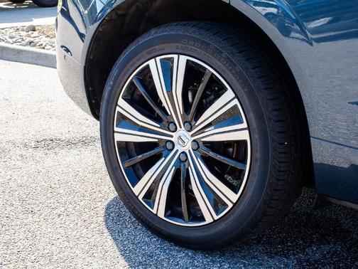 2023 Volvo XC60 B5 ULTIMATE BRIGHT THEME