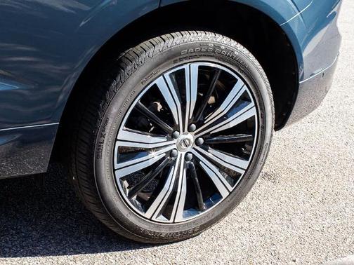 2023 Volvo XC60 B5 ULTIMATE BRIGHT THEME
