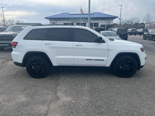 2018 Jeep Grand Cherokee LAREDO