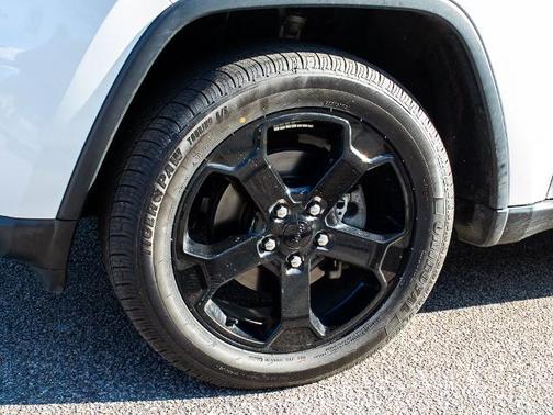 2018 Jeep Grand Cherokee LAREDO