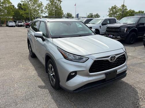 Celestial Silver Metallic 2020 Toyota Highlander XLE
