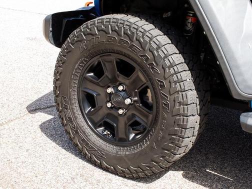 Hydro Blue Pearlcoat 2021 Jeep Gladiator MOJAVE