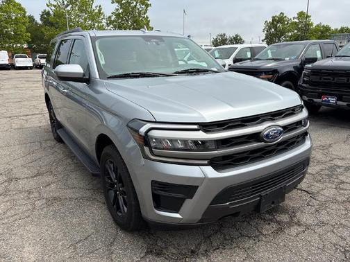 ICONIC SILVER METALLIC 2024 Ford Expedition XLT