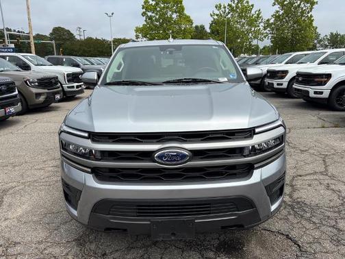 ICONIC SILVER METALLIC 2024 Ford Expedition XLT