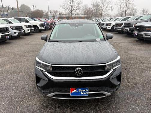 Pure Gray 2023 Volkswagen Taos 1.5T SE