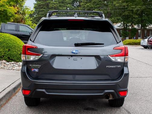 Magnetite Gray Metallic 2023 Subaru Forester PREMIUM