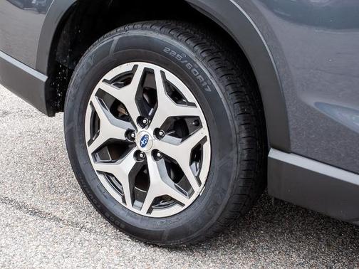 Magnetite Gray Metallic 2023 Subaru Forester PREMIUM