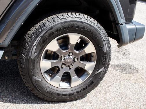 Granite Crystal Clearcoat Metallic 2018 Jeep Wrangler Unlimited SAHARA