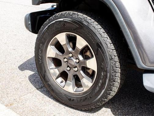 Granite Crystal Clearcoat Metallic 2018 Jeep Wrangler Unlimited SAHARA