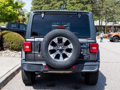 Granite Crystal Clearcoat Metallic 2018 Jeep Wrangler Unlimited SAHARA