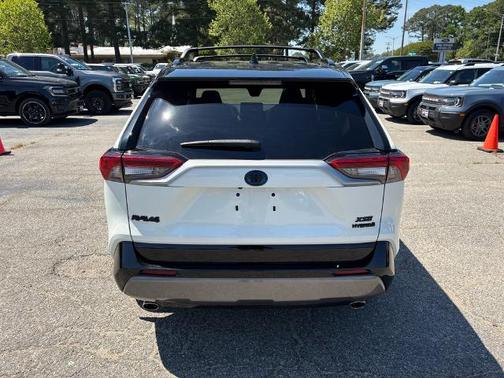Blizzard Pearl / Midnight Black Metallic 2021 Toyota RAV4 XSE