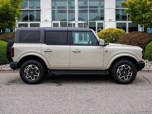 DESERT SAND 2025 Ford Bronco OUTER BANKS