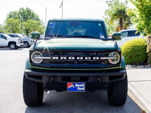 ERUPTION GREEN METALLIC 2022 Ford Bronco OUTER BANKS
