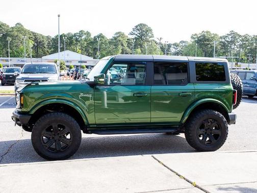 ERUPTION GREEN METALLIC 2022 Ford Bronco OUTER BANKS