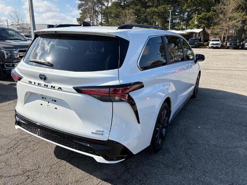 2022 Toyota Sienna XSE 7 PASSENGER