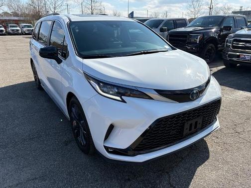 2022 Toyota Sienna XSE 7 PASSENGER