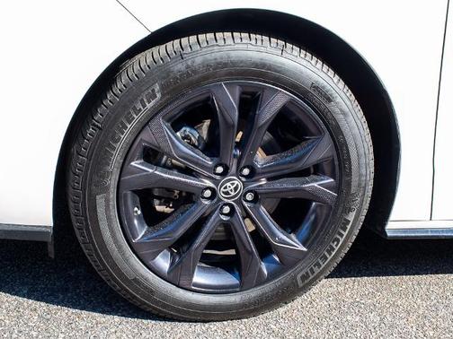 2022 Toyota Sienna XSE 7 PASSENGER