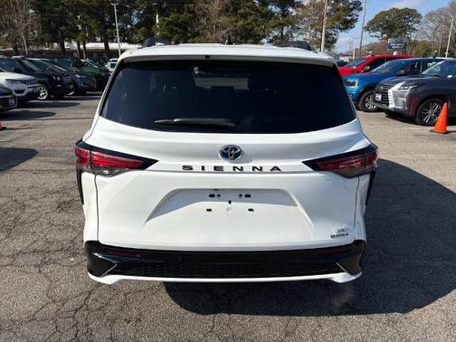 2022 Toyota Sienna XSE 7 PASSENGER
