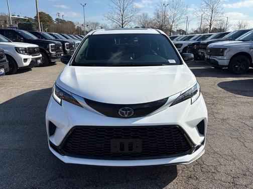 2022 Toyota Sienna XSE 7 PASSENGER