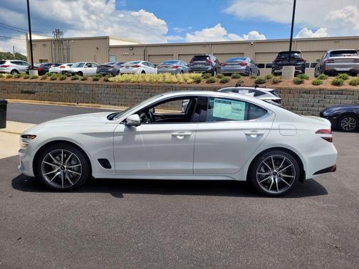 Uyuni White 2026 Genesis G70 2.5T Prestige