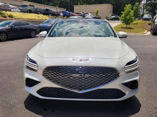 Uyuni White 2026 Genesis G70 2.5T Prestige