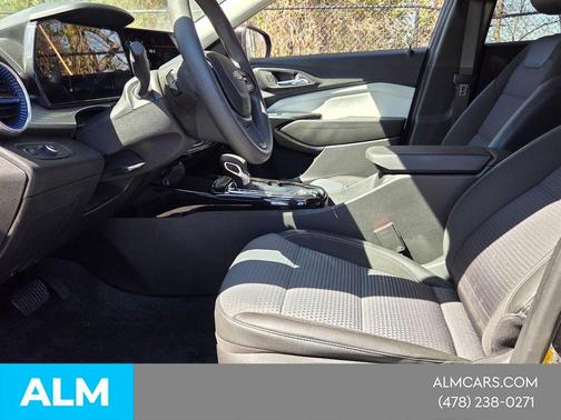 Mosaic Black Metallic 2025 Chevrolet Trax LT