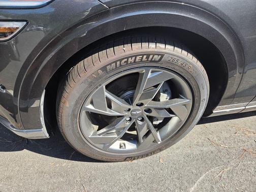 Makalu Gray 2025 Genesis Electrified GV70 Advanced