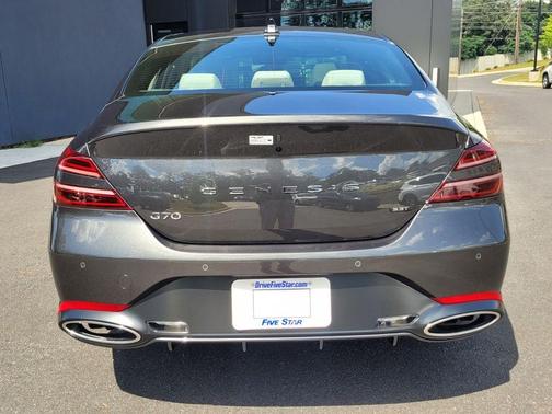 Makalu Gray 2026 Genesis G70 3.3T Sport Prestige