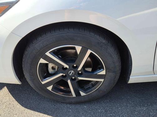 Aspen White Tricoat 2024 Nissan Sentra SV