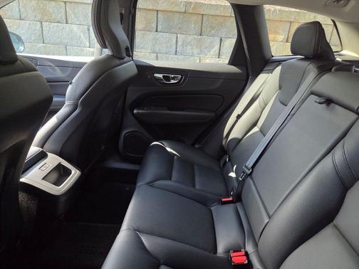 Denim Blue Metallic 2023 Volvo XC60 B5 Plus Bright Theme