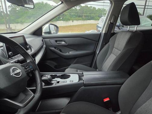 Brilliant Silver Metallic 2025 Nissan Rogue SV