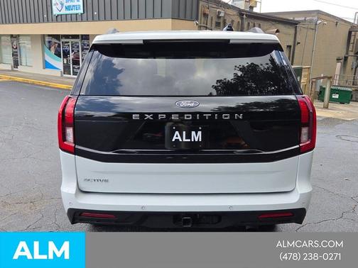 Oxford White 2025 Ford Expedition Active