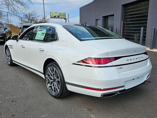 Uyuni White 2026 Genesis G90 3.5T e-SC